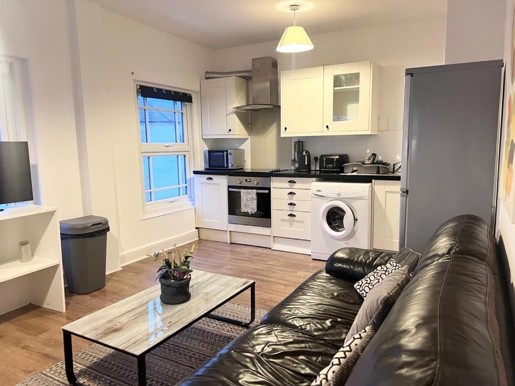 Yeovil Apartments Bagian luar foto